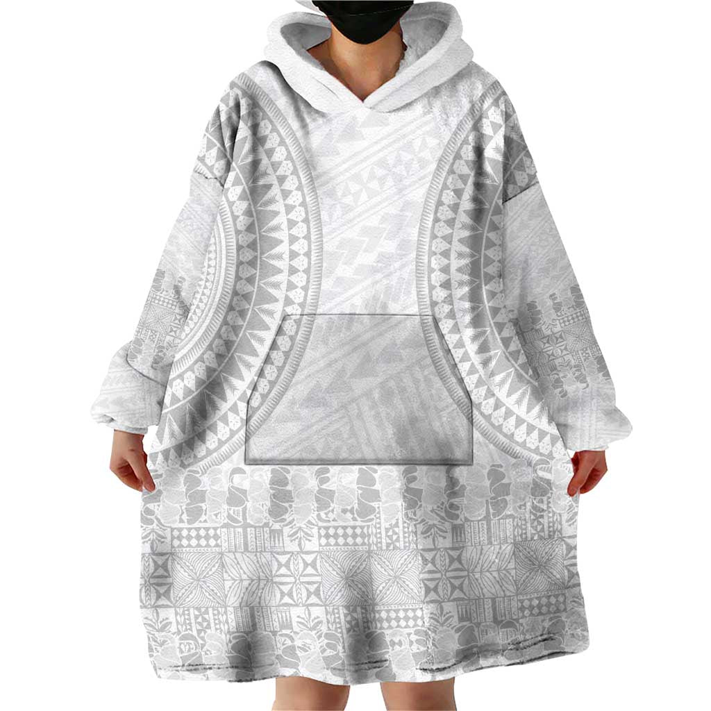 Niue White Sunday Wearable Blanket Hoodie Tapu Fanau Ia Puakenikeni Hiapo Pattern - Polynesian Pride