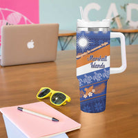 Marshall Islands Christmas Tumbler With Handle Beachy Santa Monono ilo raaneoan Nejin - Polynesian Pride
