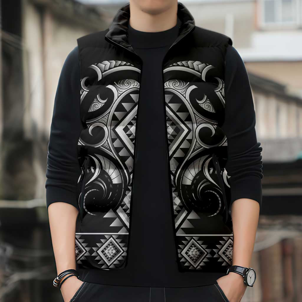 Black Ngaru Taniko With Aotearoa Maori Tattoo Sleeveless Puffer Jacket - Polynesian Pride