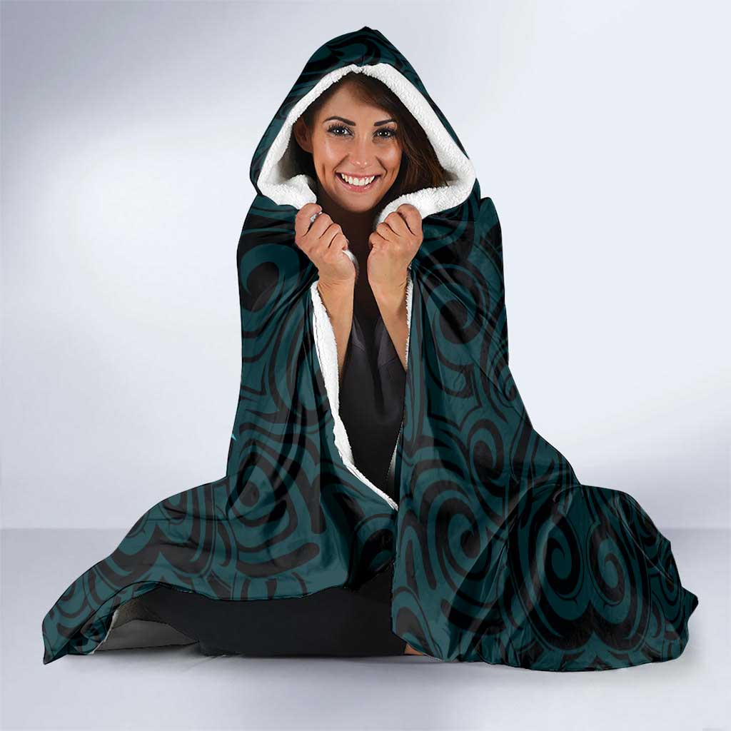 New Zealand Skull Darts Hooded Blanket Aotearoa Maori Chest Tattoo Stylized Teal - Polynesian Pride