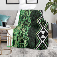 Green Aotearoa Blanket Taniko Motifs With Paua Shell Kowhaiwhai