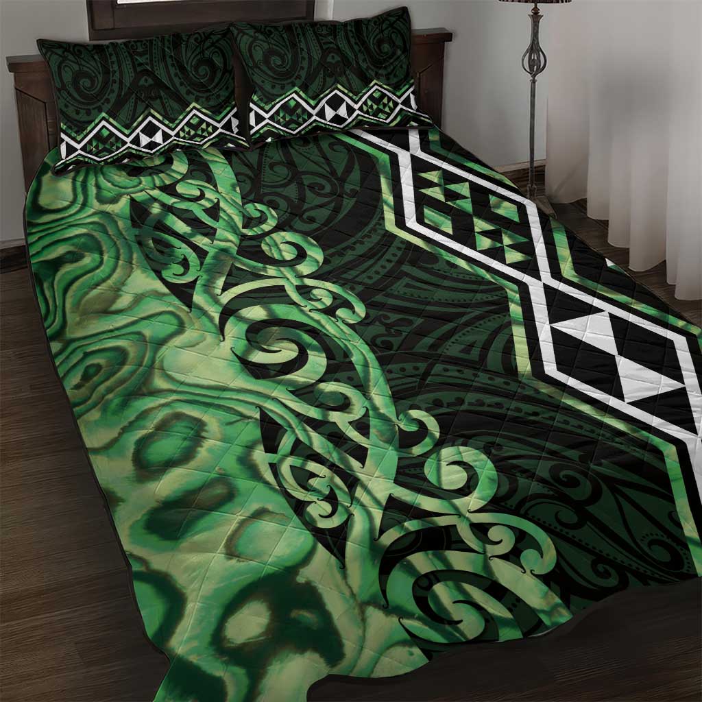 Green Aotearoa Quilt Bed Set Taniko Motifs With Paua Shell Kowhaiwhai
