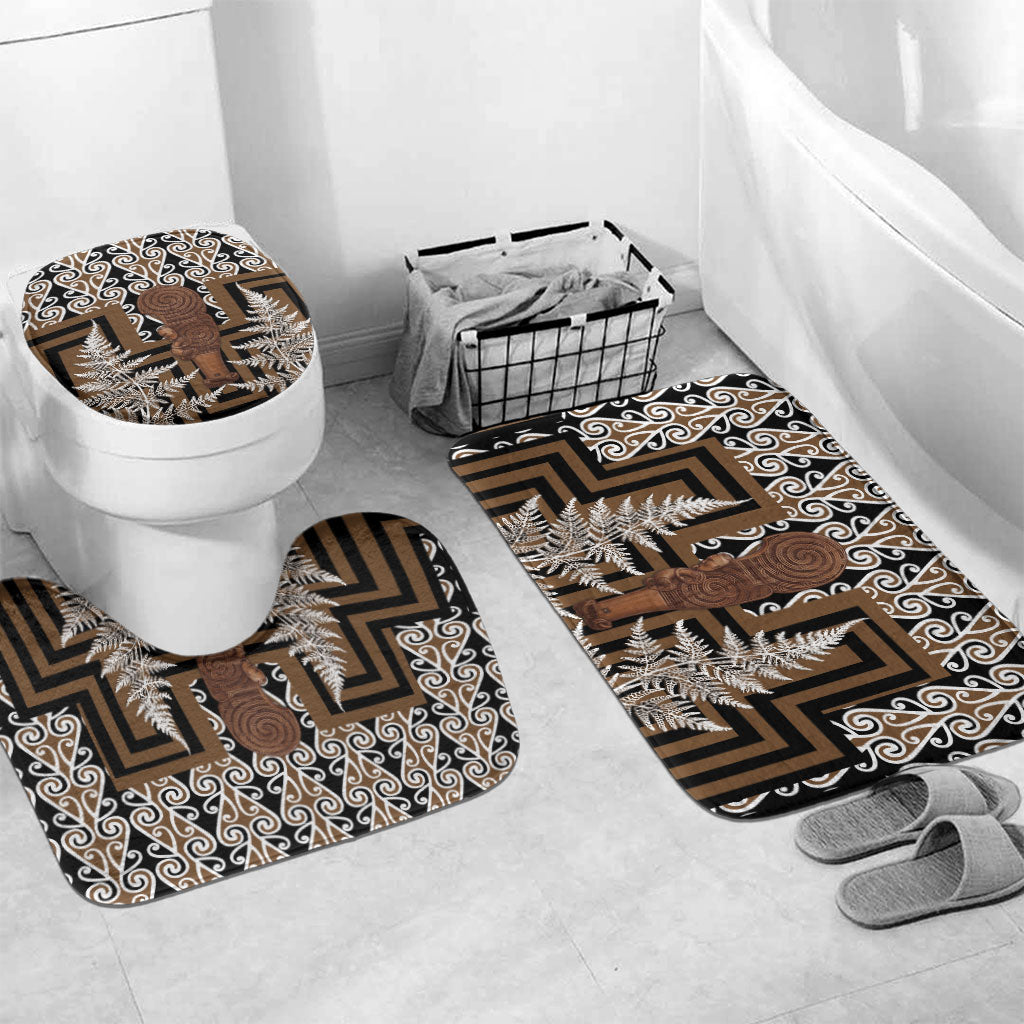 Wahaika New Zealand Bathroom Set Maori Weapon Kowhaiwhai Fern Poutama Motifs LT14 Mat Set Only (3 pcs) One Size Brown - Polynesian Pride