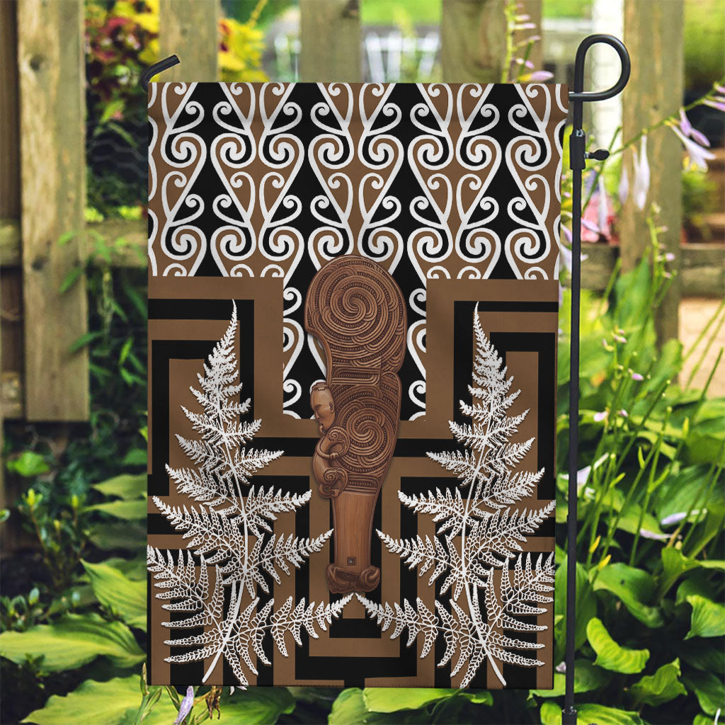 Wahaika New Zealand Garden Flag Maori Weapon Kowhaiwhai Fern Poutama Motifs LT14 Garden Flag Brown - Polynesian Pride
