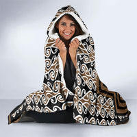 Wahaika New Zealand Hooded Blanket Maori Weapon Kowhaiwhai Fern Poutama Motifs LT14 - Polynesian Pride