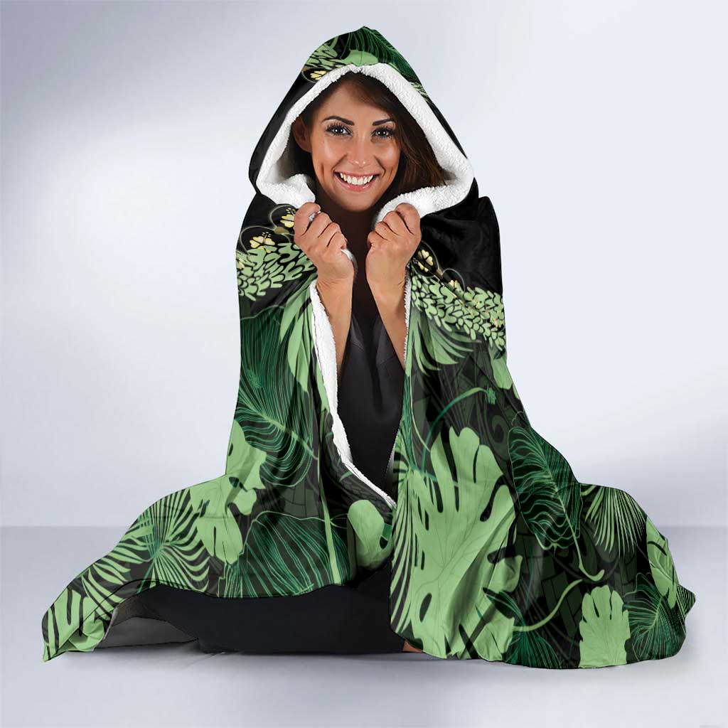Green Hawaii Kukui Nut Lei Hooded Blanket Hawaiian Pattern Monstera Tropical Vibes - Polynesian Pride