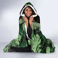 Green Hawaii Kukui Nut Lei Hooded Blanket Hawaiian Pattern Monstera Tropical Vibes - Polynesian Pride