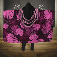 Pink Hawaii Kukui Nut Lei Hooded Blanket Hawaiian Pattern Monstera Tropical Vibes - Polynesian Pride