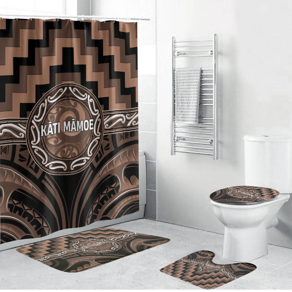 Aotearoa Kati Mamoe Bathroom Set Maori Iwi Poutama Puhoro Tattoo LT14 Bathroom Set (4 pcs) Brown - Polynesian Pride