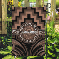 Aotearoa Kati Mamoe Garden Flag Maori Iwi Poutama Puhoro Tattoo LT14 Garden Flag Brown - Polynesian Pride