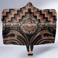 Aotearoa Kati Mamoe Hooded Blanket Maori Iwi Poutama Puhoro Tattoo LT14 One Size Brown - Polynesian Pride