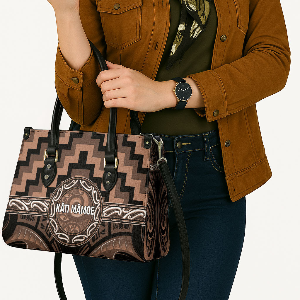 Aotearoa Kati Mamoe Leather Bag Maori Iwi Poutama Puhoro Tattoo LT14 - Polynesian Pride