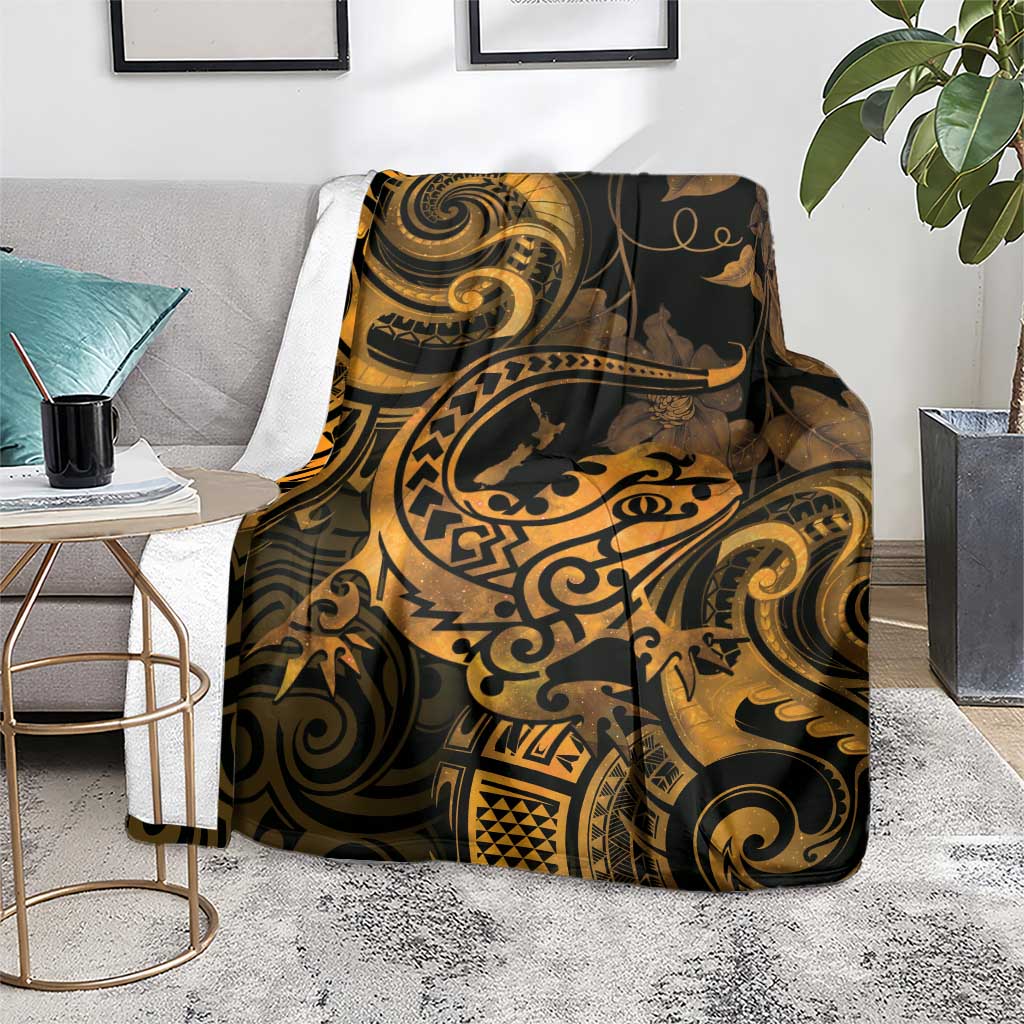 New Zealand Tuatara Blanket Aotearoa Maori Clematis Flowers - Gold