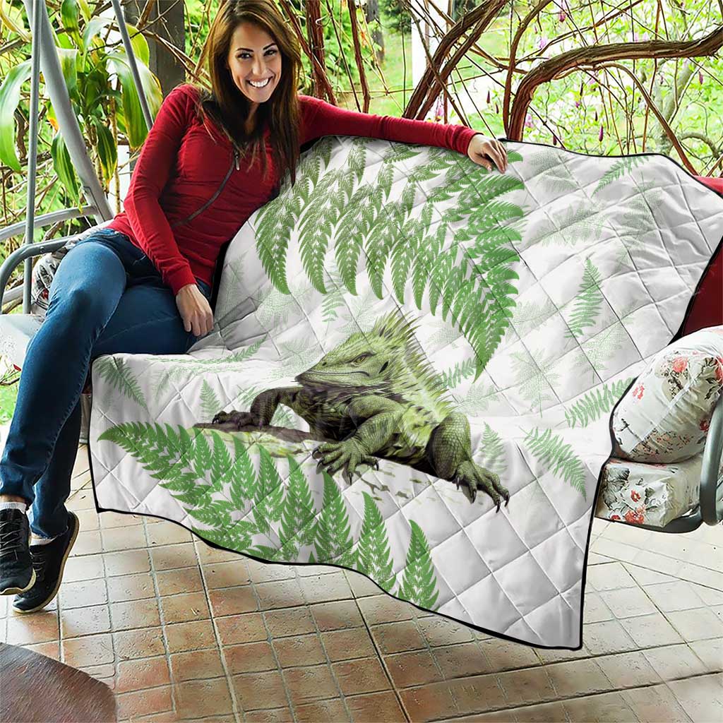 Green New Zealand Tuatara Quilt Aotearoa Sphenodon Punctatus Silver Fern