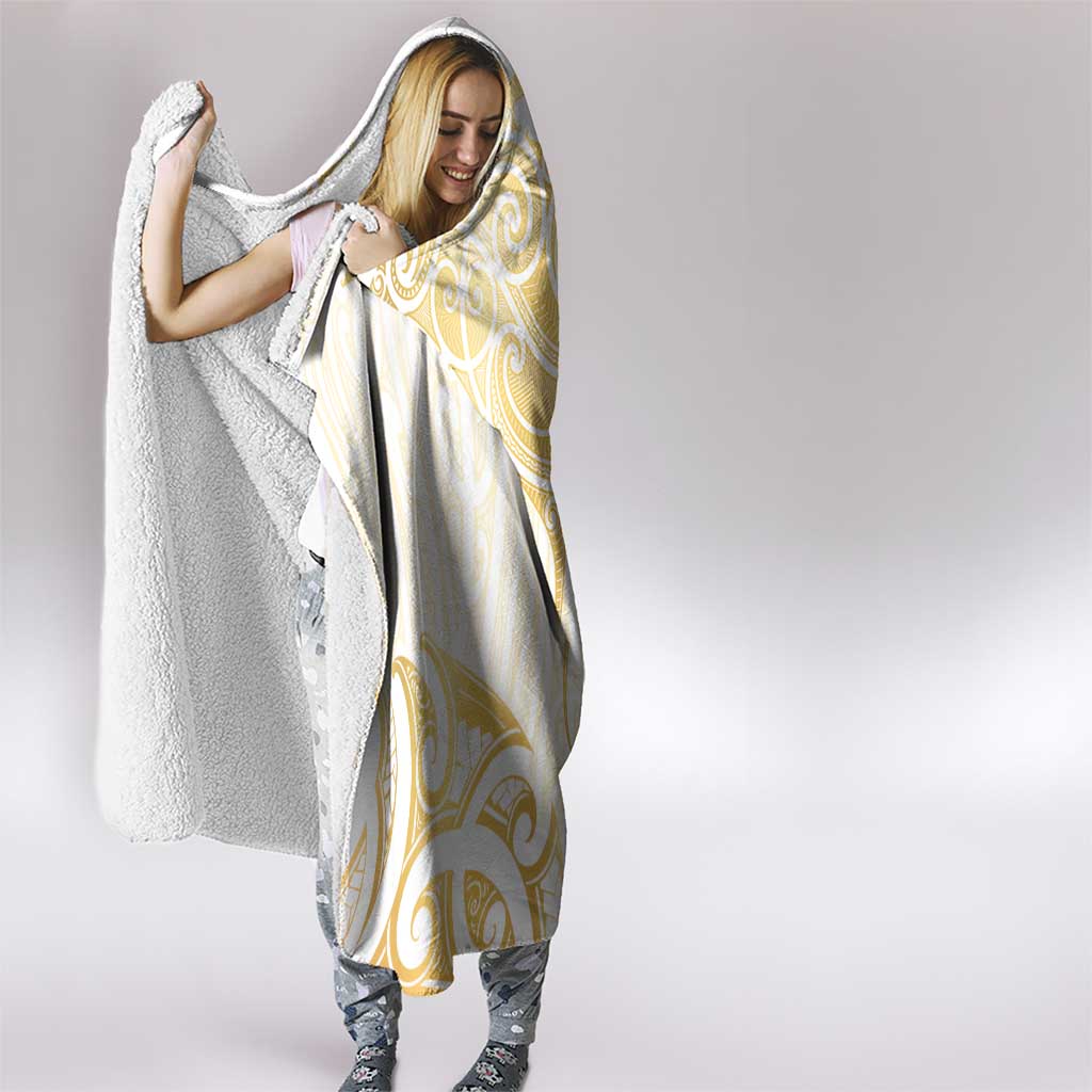 Gold White New Zealand Manta Ray Hooded Blanket Aotearoa Maori Haehae - Polynesian Pride