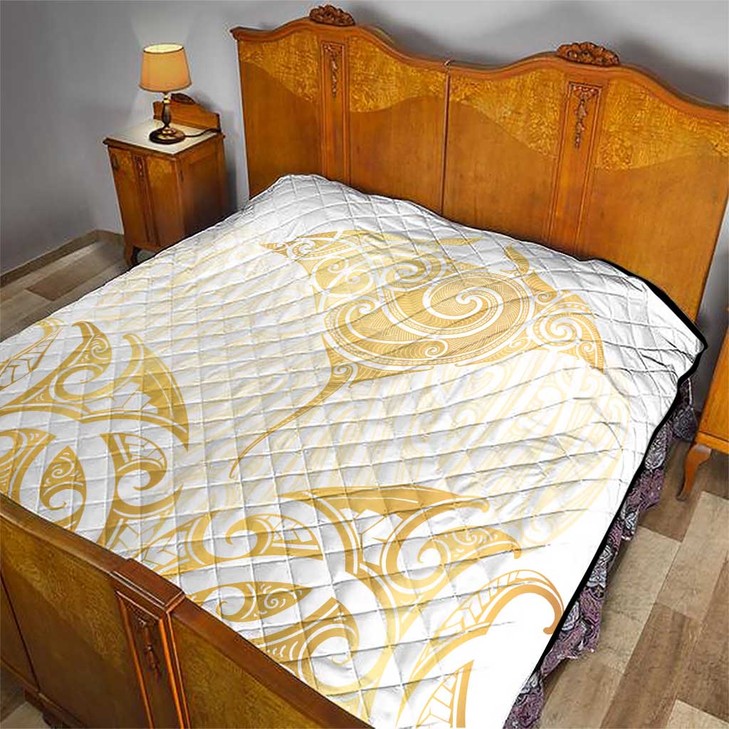 Gold White New Zealand Manta Ray Quilt Aotearoa Maori Haehae - Polynesian Pride