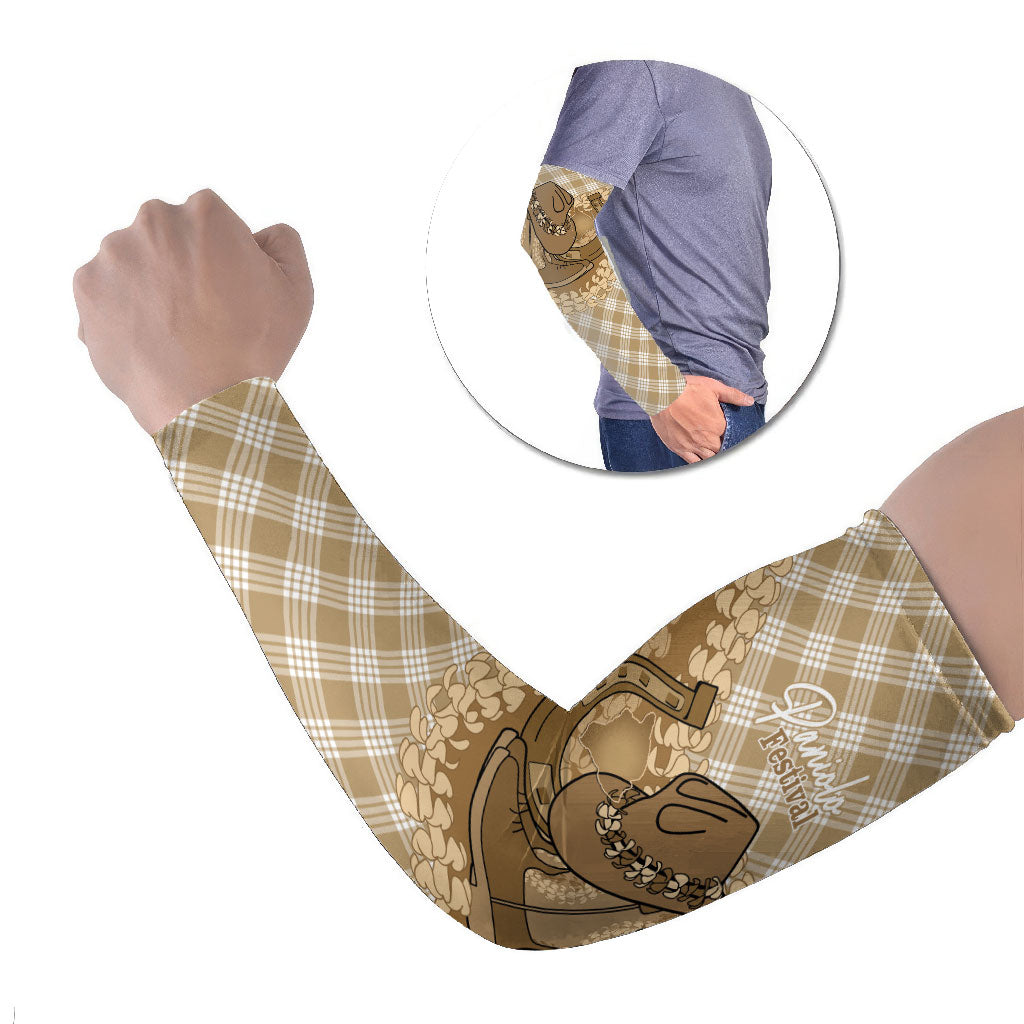 Makue Hawaii Cowboy Palaka Motifs Personalised Arm Sleeves Paniolo Festival Puakenikeni Lei LT14 Set of 2 Brown - Polynesian Pride