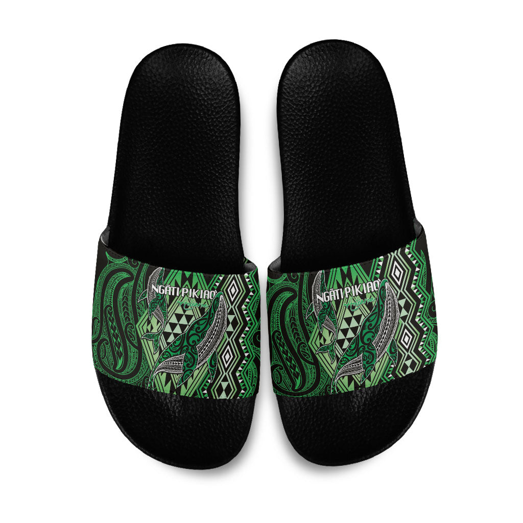 Aotearoa Iwi Ngati Pikiao Slide Sandals NZ Maori Humpback Whale Taniko Motifs LT14 Green - Polynesian Pride