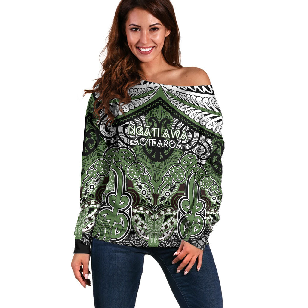 Aotearoa Iwi Ngati Awa Personalised Off Shoulder Sweater Maori Kowhaiwhai Pattern LT19 Women Green - Polynesian Pride
