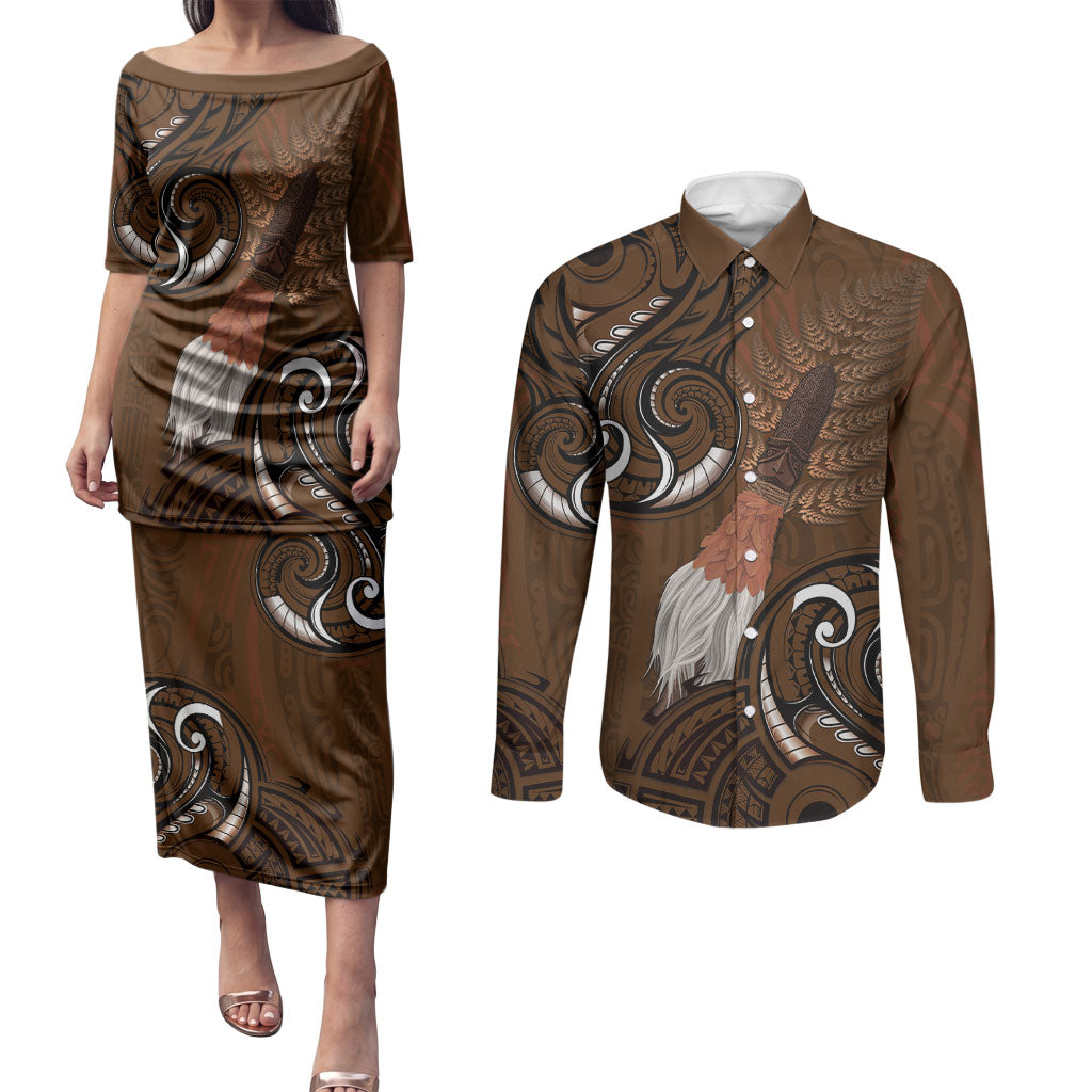 New Zealand Taiaha Couples Matching Puletasi and Long Sleeve Button Shirt Maori Weapon Silver Fern Maori Pattern LT22 Brown - Polynesian Pride