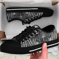 New Zealand Taiaha Maori Low Top Shoes Kiwikiwi Minimalist Silver Fern Tukutuku Motif