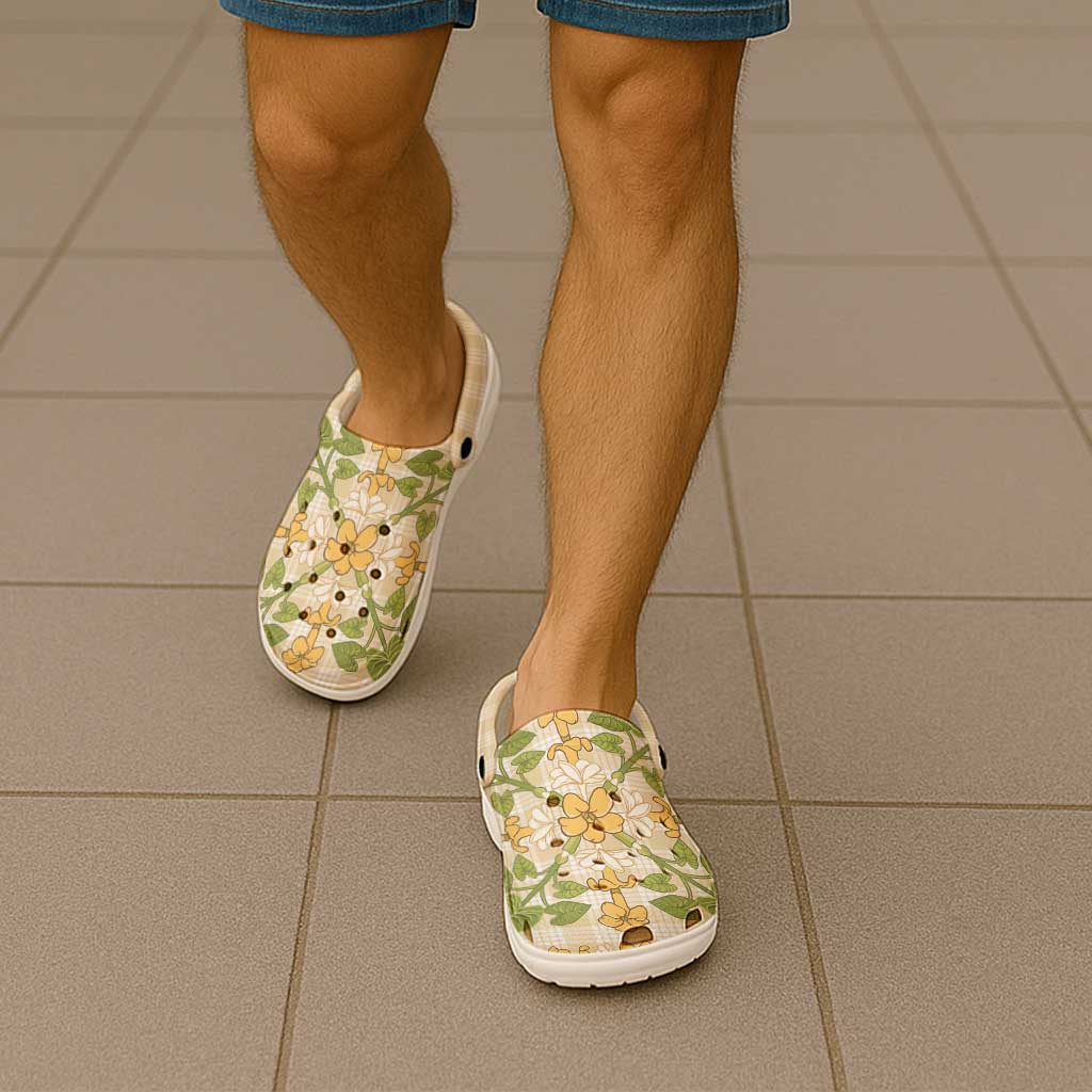 Squares Puakenikeni and Kalo Clogs Shoes Beige Palaka Hawaiian Quilt Pattern - Polynesian Pride