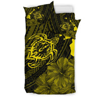 Hawaiian Map Sea Turtle Is Swimming Toward Polynesian Bedding Set Yellow - Polynesian Pride
