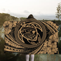 Hawaiian Kanaka Honu Hibiscus Tornando Polynesian Gold Hooded Blanket - AH - Polynesian Pride