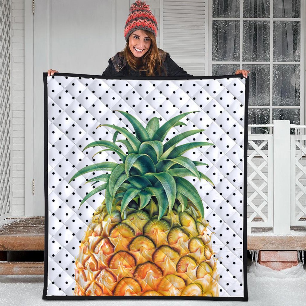 Hawaiian Pineapple Polka Dots Background Polynesian Premium Quilts - AH - Polynesian Pride