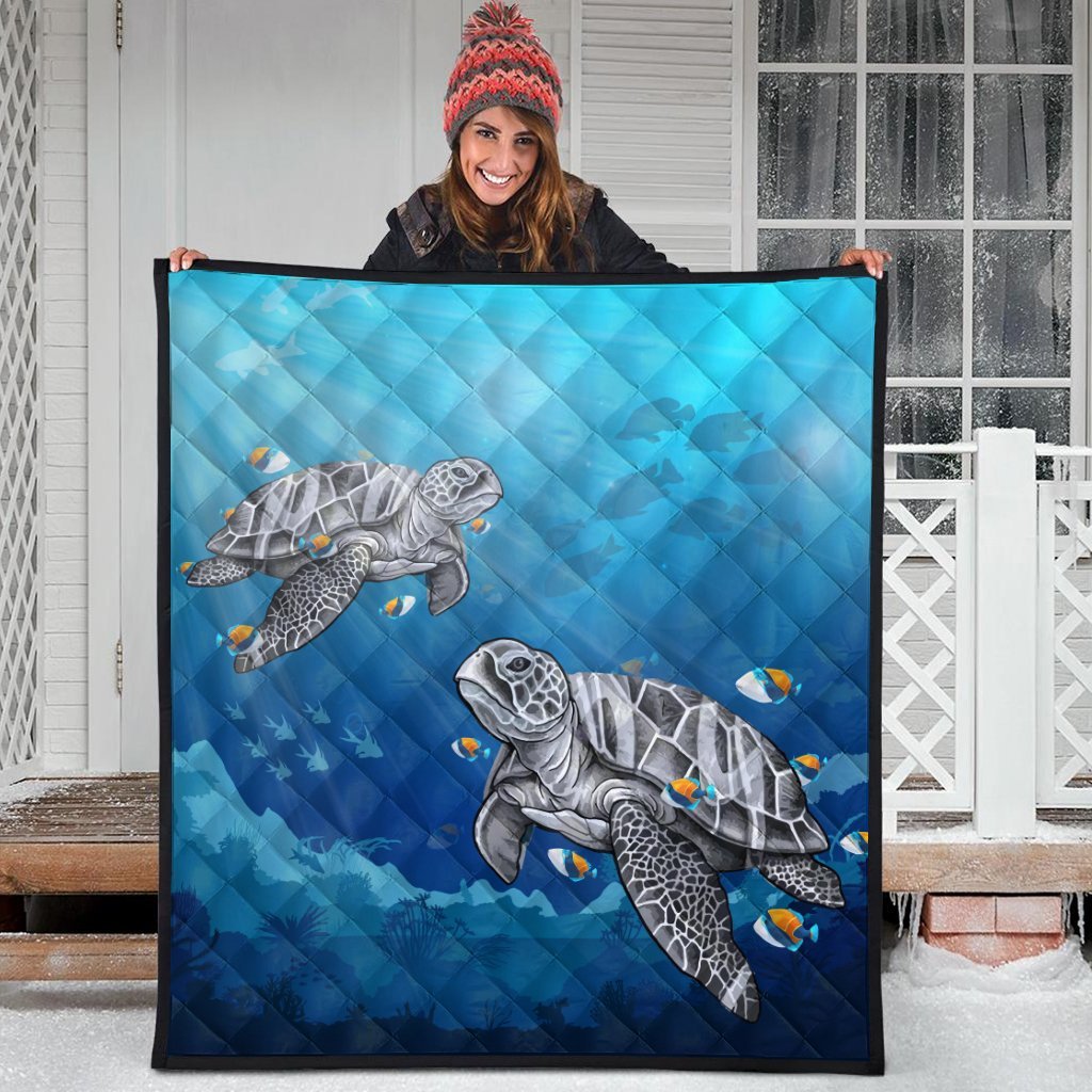Hawaiian Turtle Swim With Fish In The Ocean Polynesian Premium Quilts - AH - Polynesian Pride