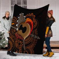 Hawaiian Warrior Helmet Kanaka Polynesian Premium Blankets - AH - Polynesian Pride