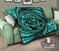 Hawaiian Kanaka Honu Hibiscus Tornando Turquoise Polynesian Premium Quilt - Polynesian Pride