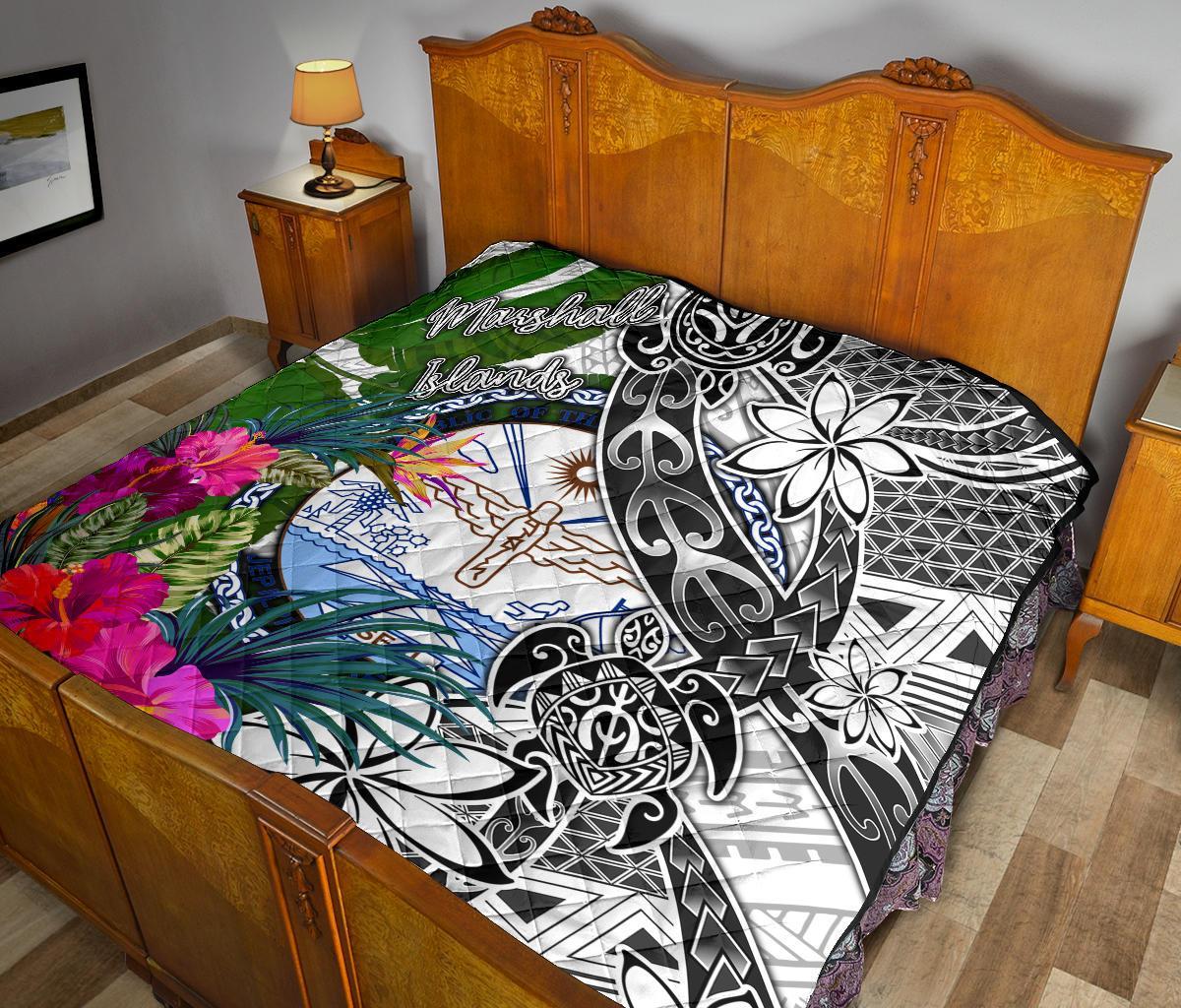 Marshall Islands Premium Quilt White - Turtle Plumeria Banana Leaf Crest - Polynesian Pride