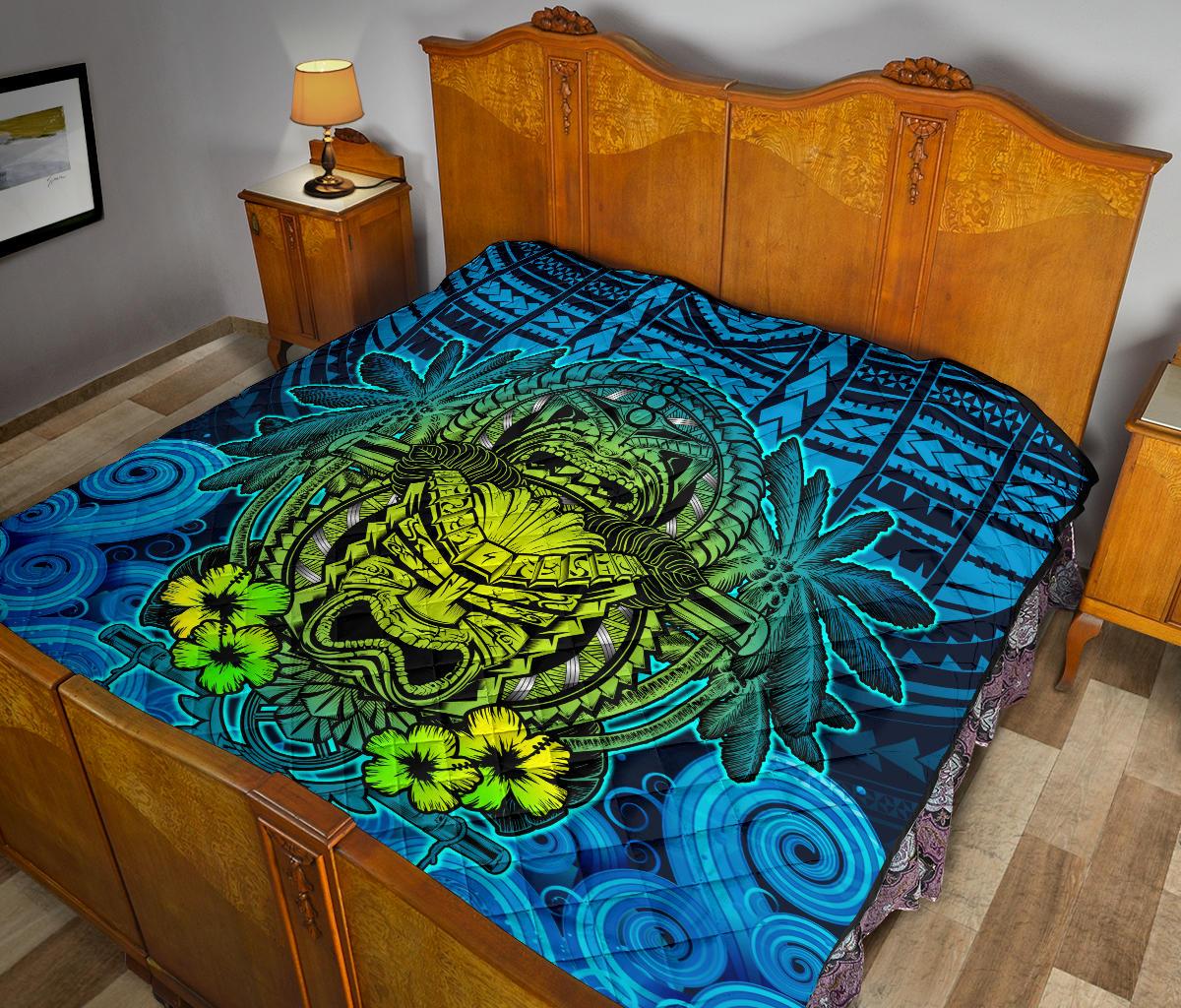 Hawaii Polynesian Premium Quilt - Hawaiian Green Yellow Tiki Face (Blue) - Polynesian Pride