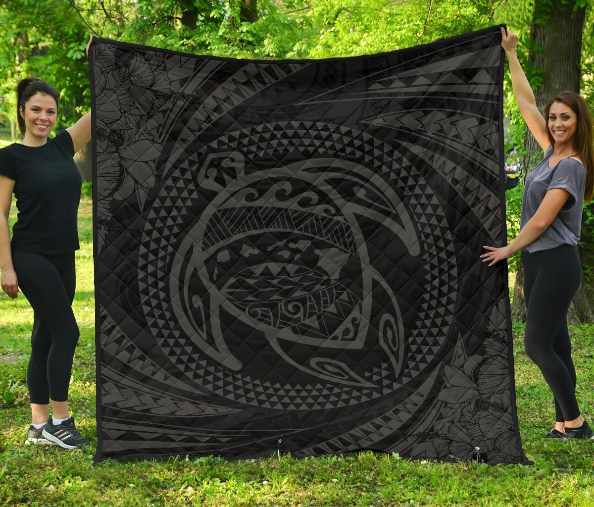 Hawaiian Kanaka Honu Hibiscus Tornando Gray Polynesian Premium Quilt Gray - Polynesian Pride