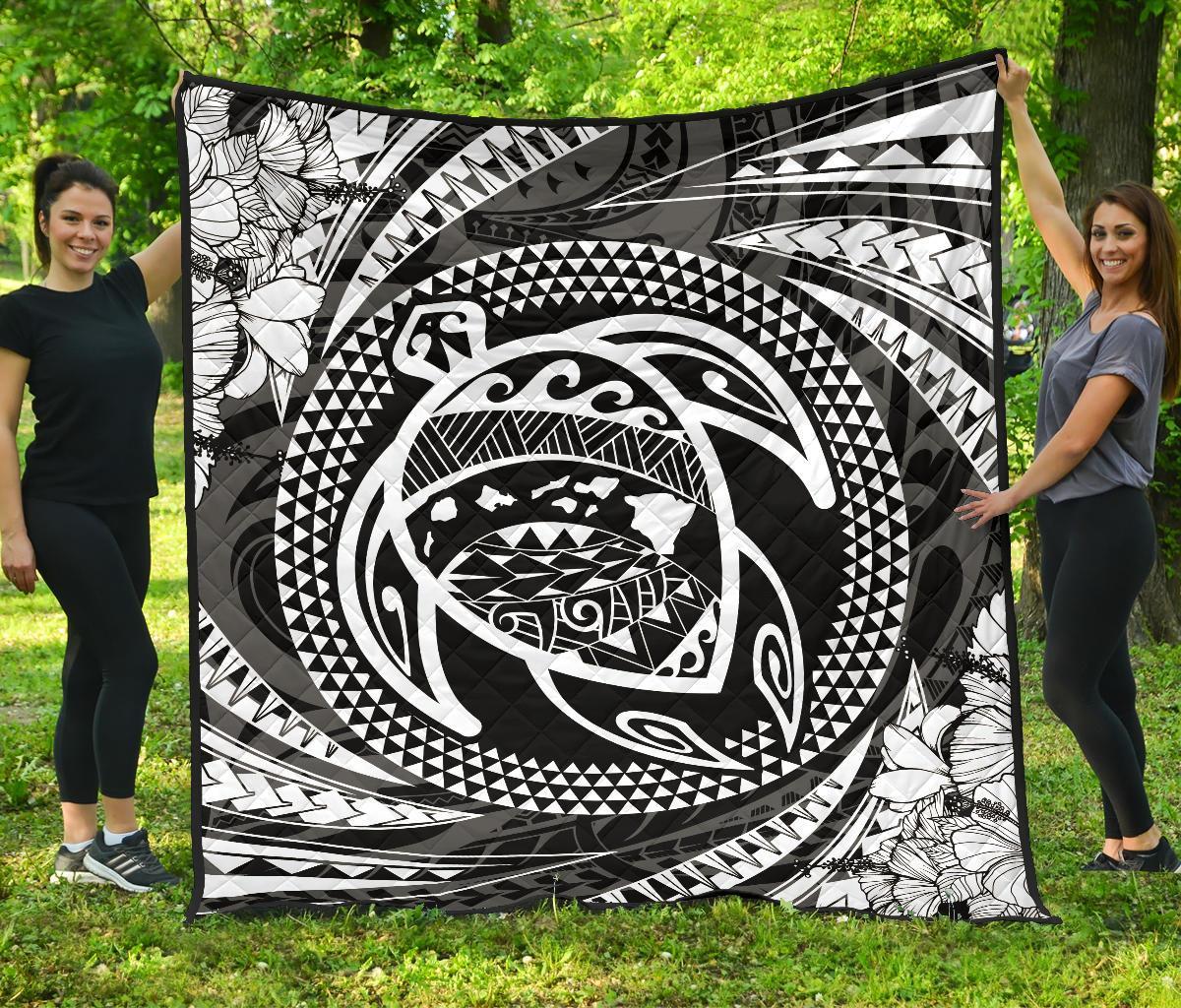 Hawaiian Kanaka Honu Hibiscus Tornando White Polynesian Premium Quilt White - Polynesian Pride