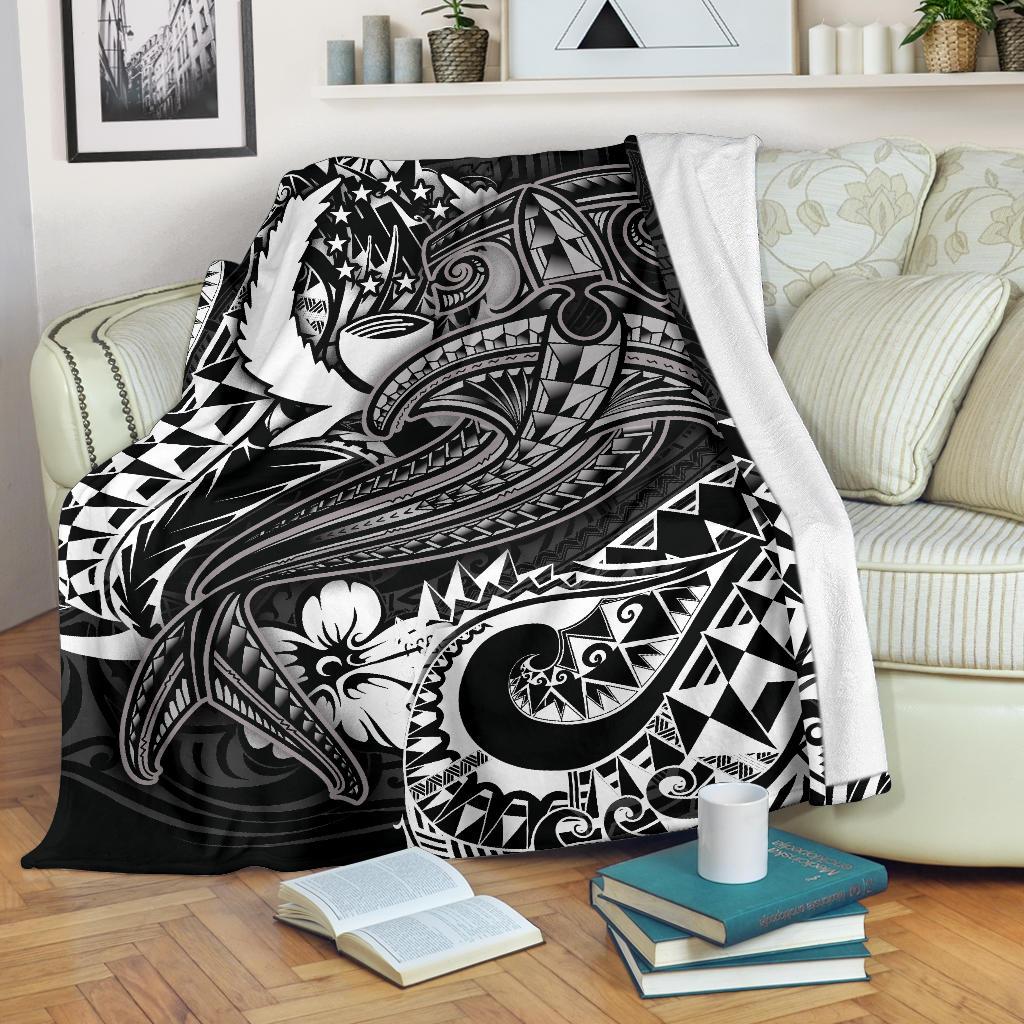 Pohnpei Premium Blanket - White Shark Polynesian Tattoo White - Polynesian Pride