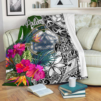 Palau Premium Blanket White - Turtle Plumeria Banana Leaf Crest - Polynesian Pride