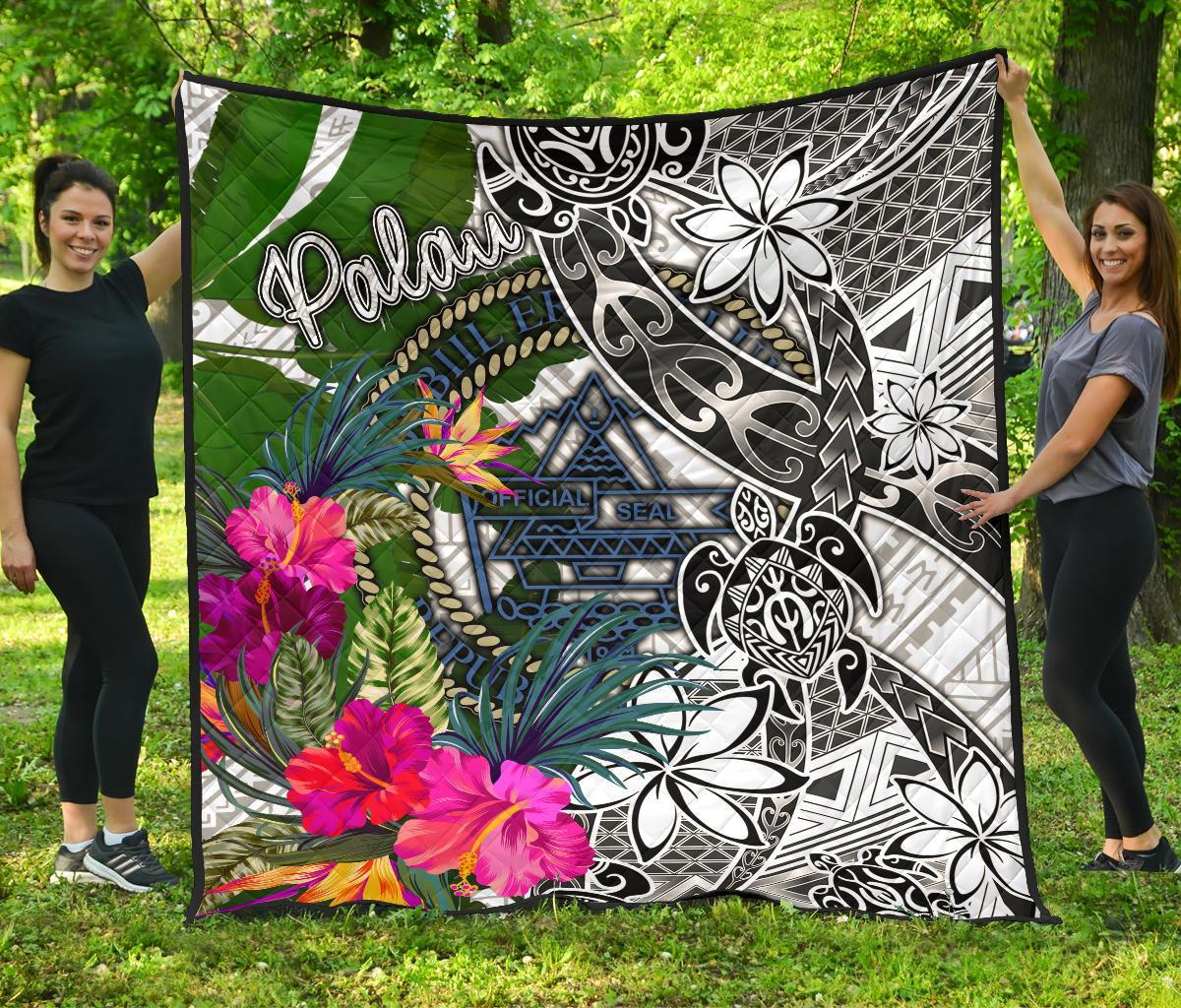 Palau Premium Quilt White - Turtle Plumeria Banana Leaf Crest - Polynesian Pride