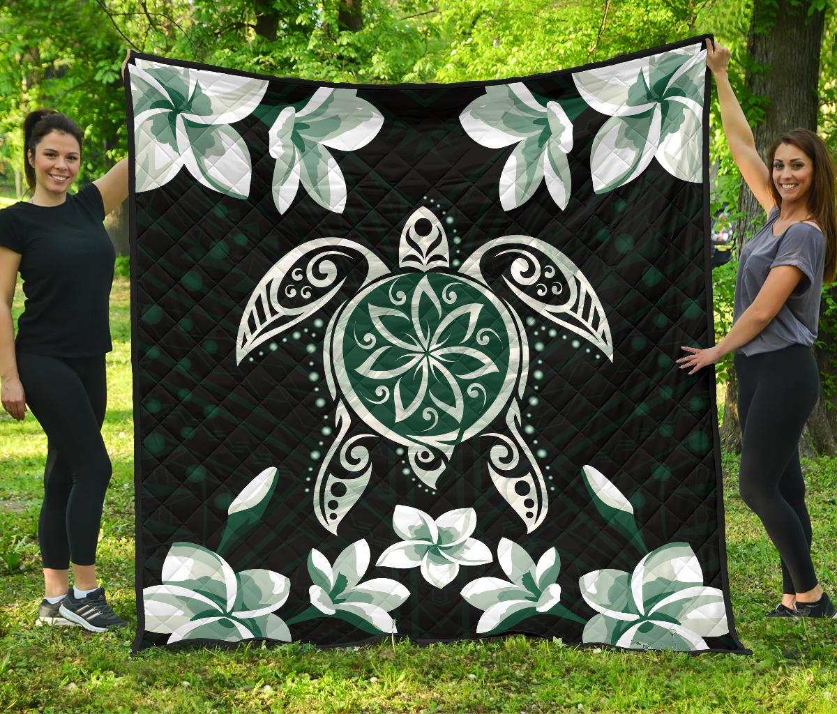 Hawaiian Greenie Turtle Plumeria Quilt Black - Polynesian Pride