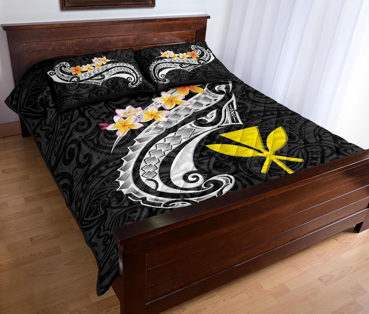 Hawaii Quilt Bed Set - Kanaka Maoli Polynesian Patterns Plumeria (Black) - Polynesian Pride
