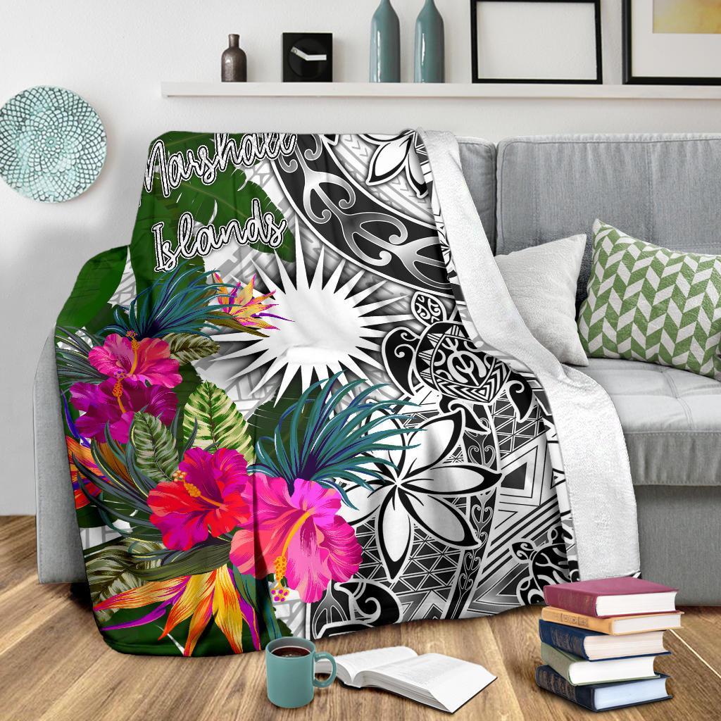 Marshall Islands Premium Blanket White - Turtle Plumeria Banana Leaf - Polynesian Pride