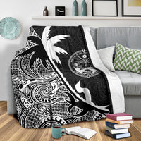 Marshall Islands Coconut Tree Premium Blanket Black White - Polynesian Pride
