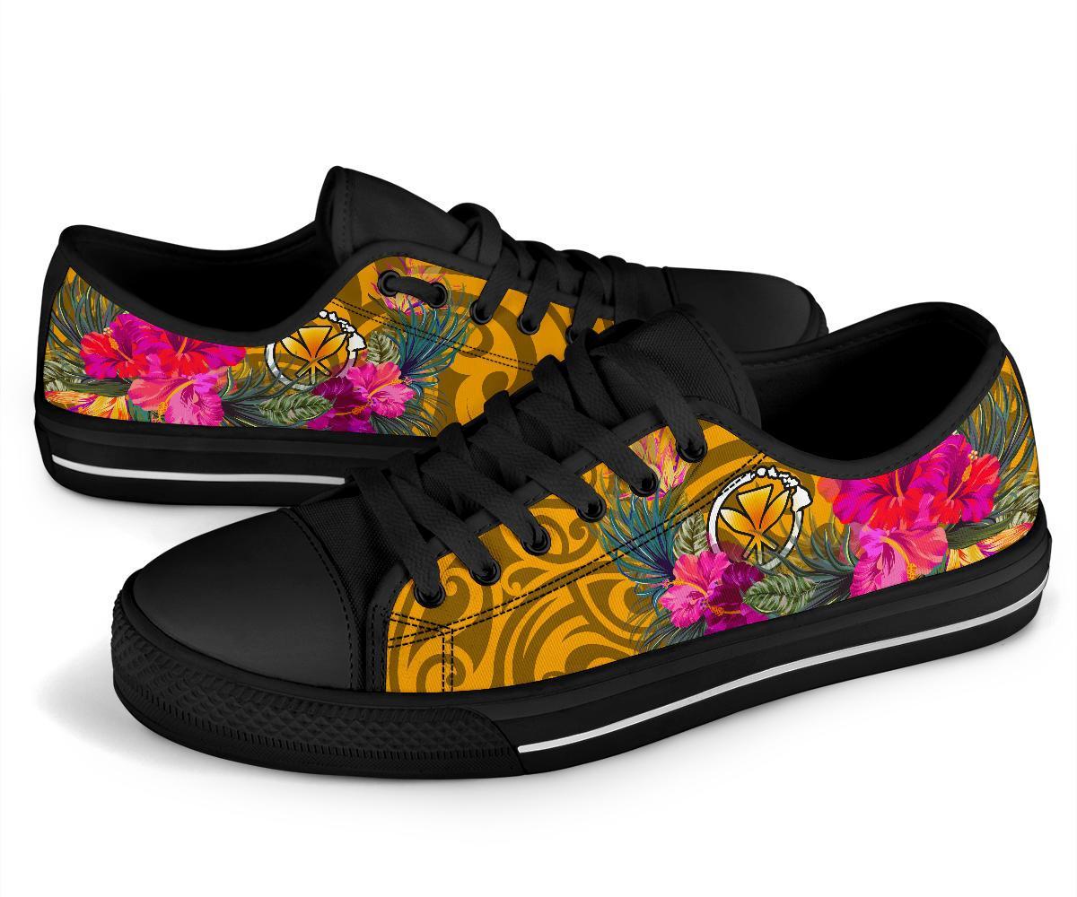 Hawaii Low Top Shoes - Kanaka Maoli With Hibiscus On Polynesian Patterns (YELLOW) - Polynesian Pride