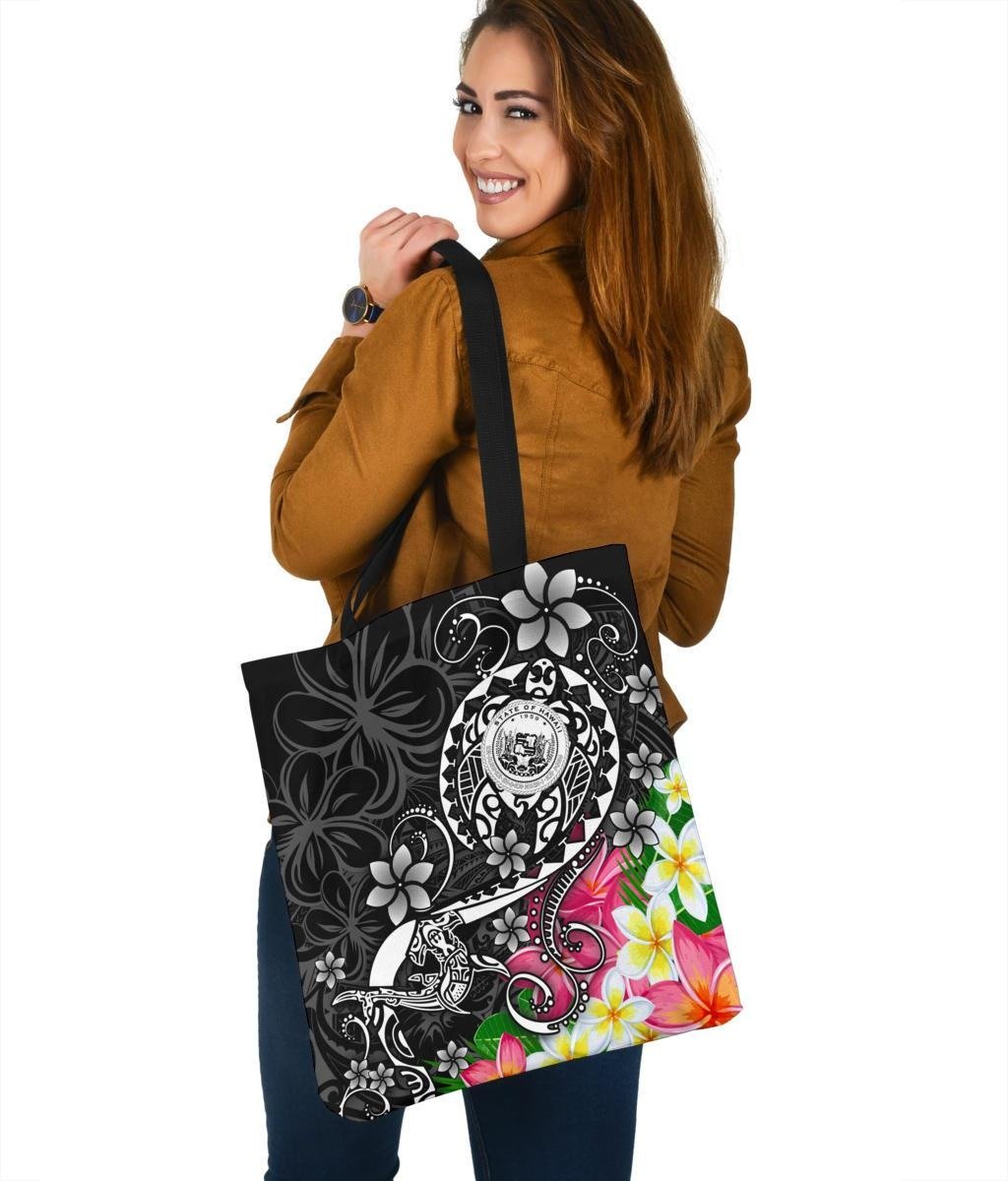 Hawaii Polynesian Tote Bags - Hawaii Seal With Turtle Plumeria (Black) Tote Bag One Size Black - Polynesian Pride