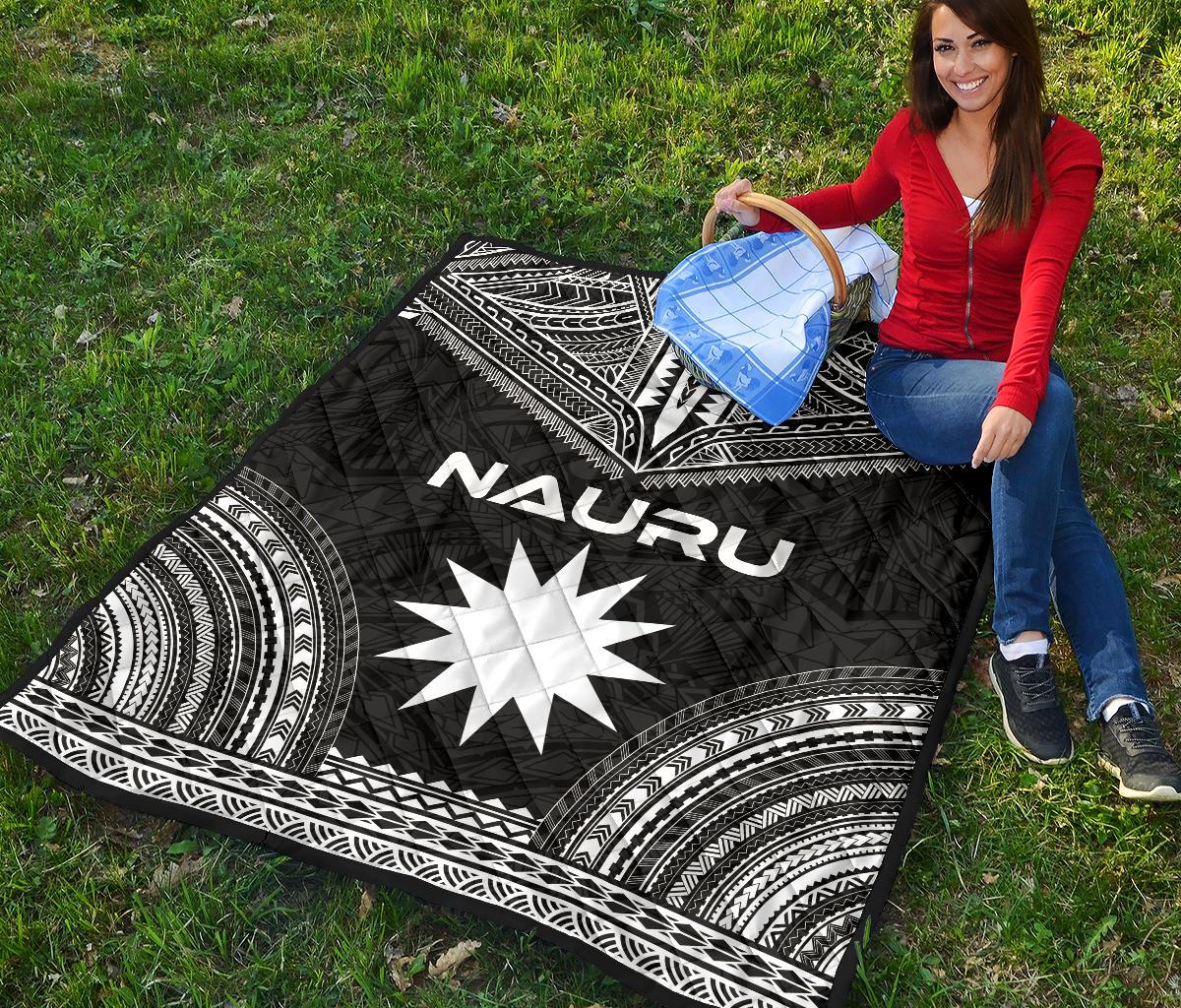 Nauru Premium Quilt - Nauru Flag Polynesian Chief Black Version - Polynesian Pride