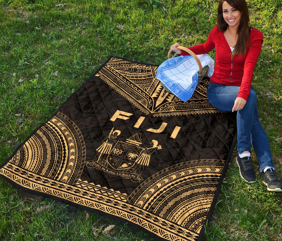 Fiji Premium Quilt - Fiji Coat Of Arms Polynesian Chief Gold Version - Polynesian Pride