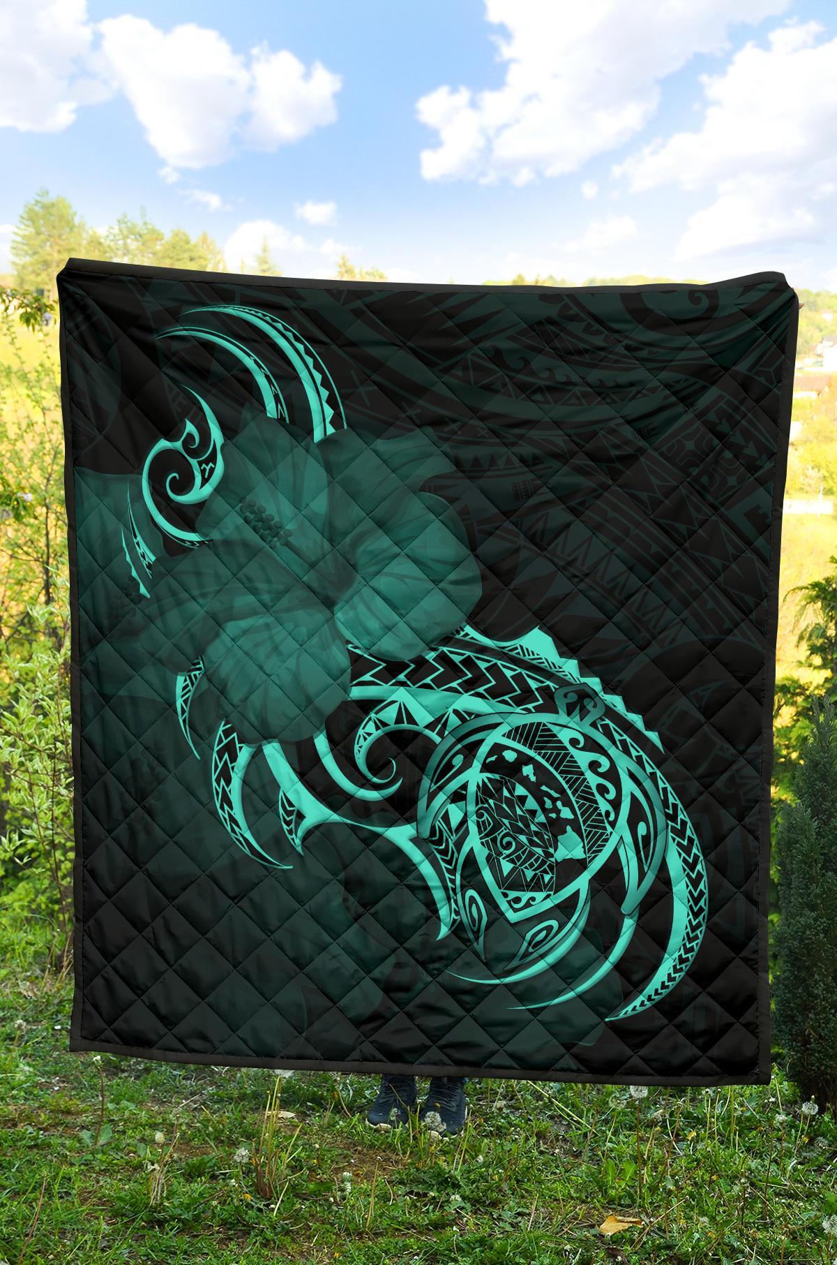 Hawaii Map Turtle Hibiscus Divise Turquoise Polynesian Premium Quilt - Polynesian Pride
