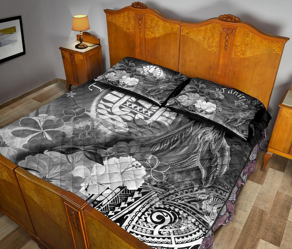 Tahiti Quilt Bed Set - Humpback Whale with Tropical Flowers (White) - Polynesian Pride