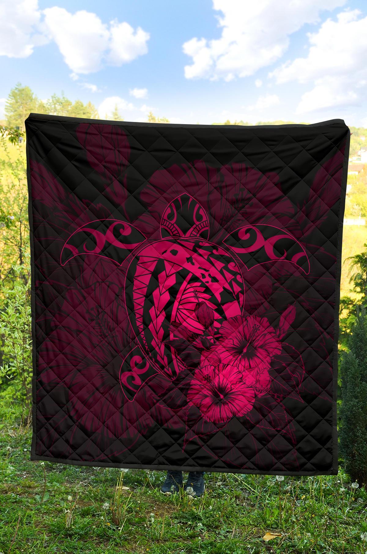 Hawaii Hibiscus Premium Quilt - Harold Turtle - Calico Red - Polynesian Pride